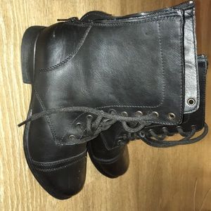 Black leather Steve Madden boots